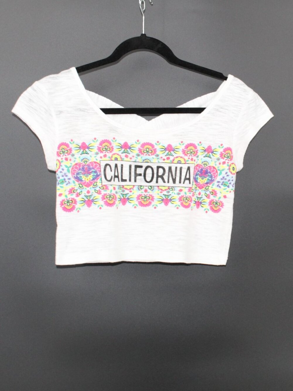 Cali Floral Crop Tee by Wet Seal California themed graphic crop top size Medium